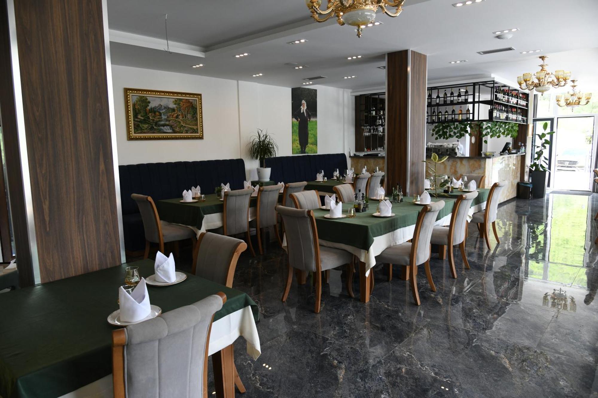 Two Brothers B A&s Bar & Restaurant *