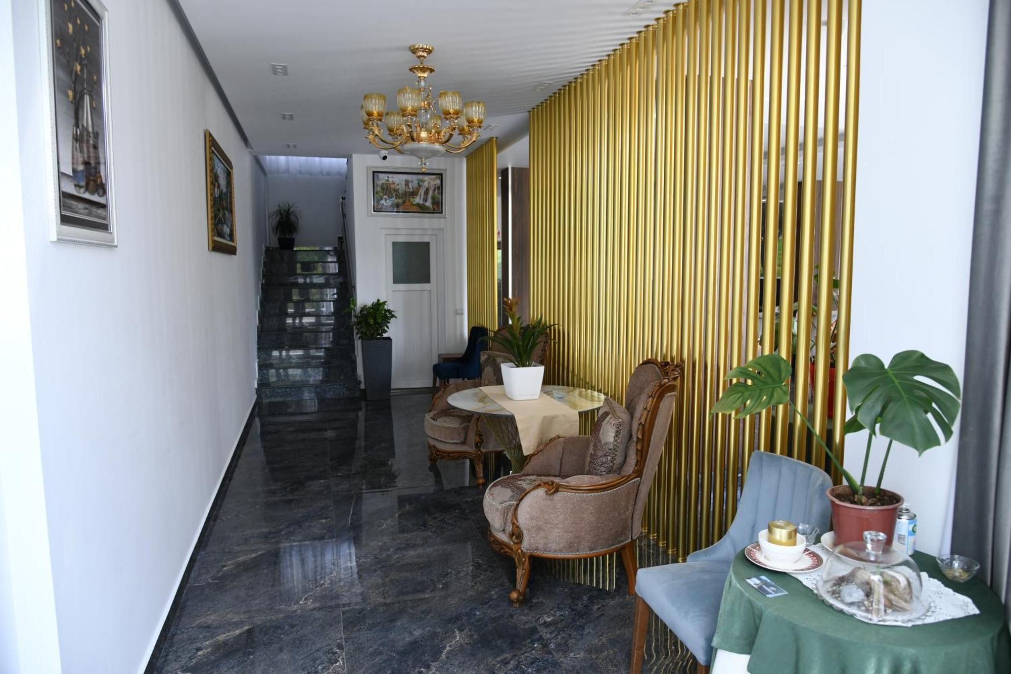 Hotel Two Brothers B A&s Bar & Restaurant