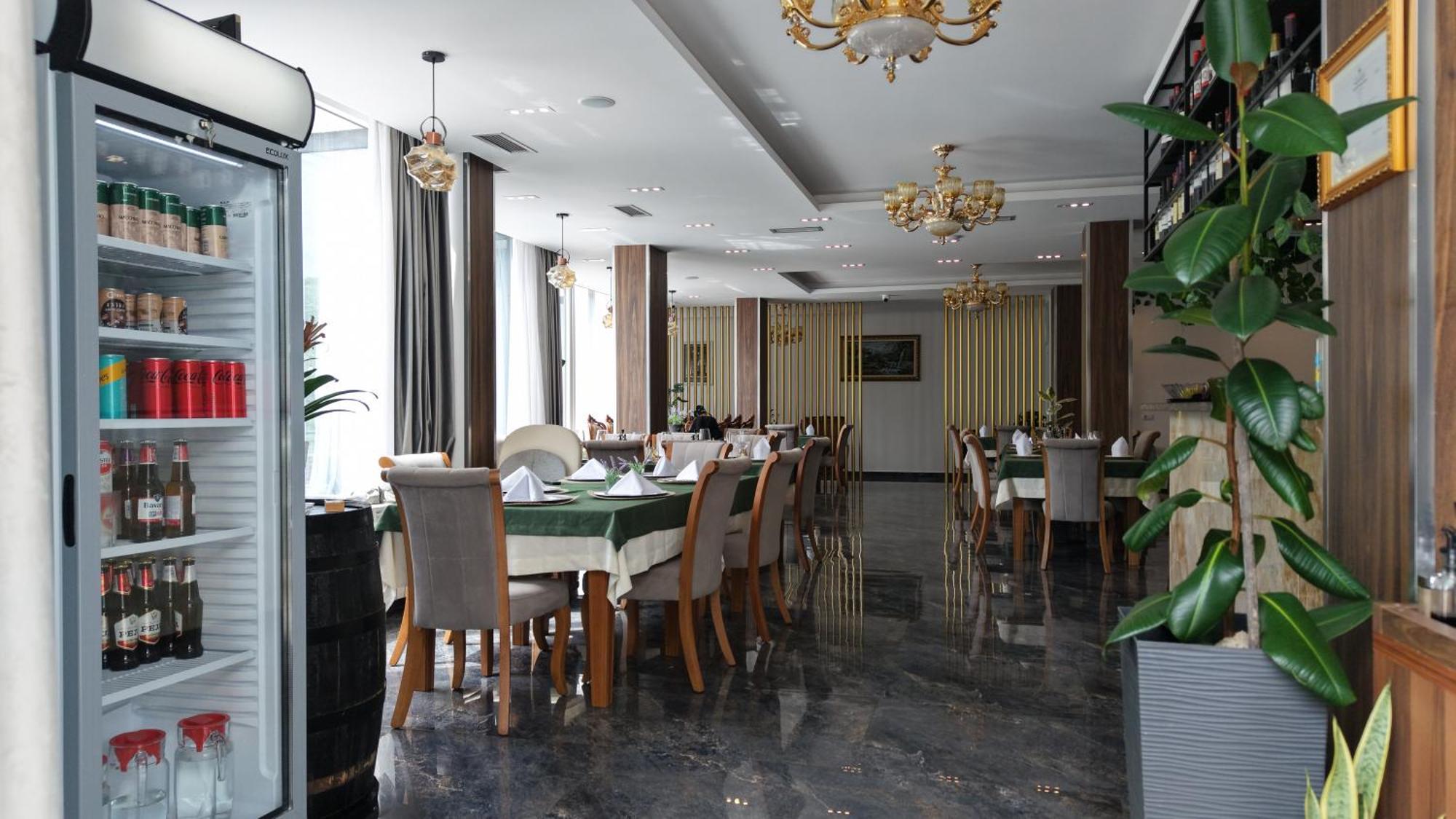 Hotel Two Brothers B A&s Bar & Restaurant